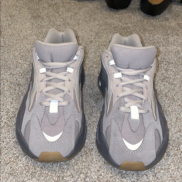 Yeezy Shoes - Yeezy boost 700 V2
